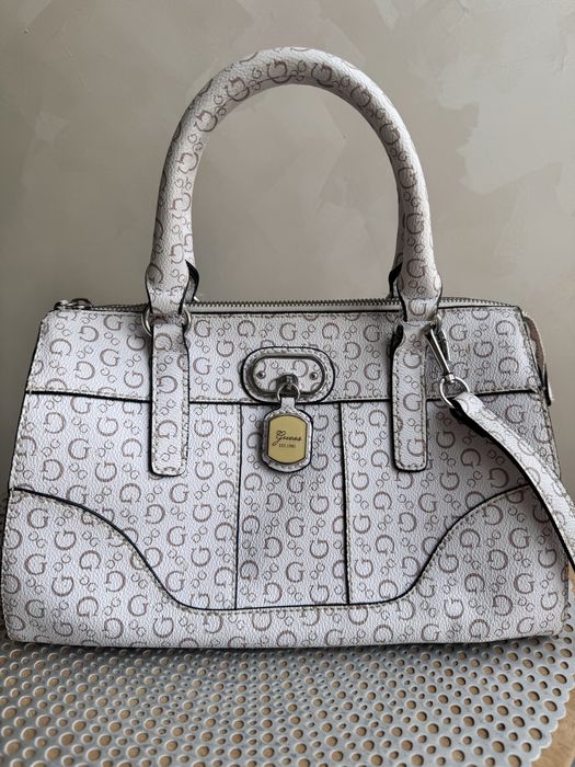 Дамска чанта Guess
