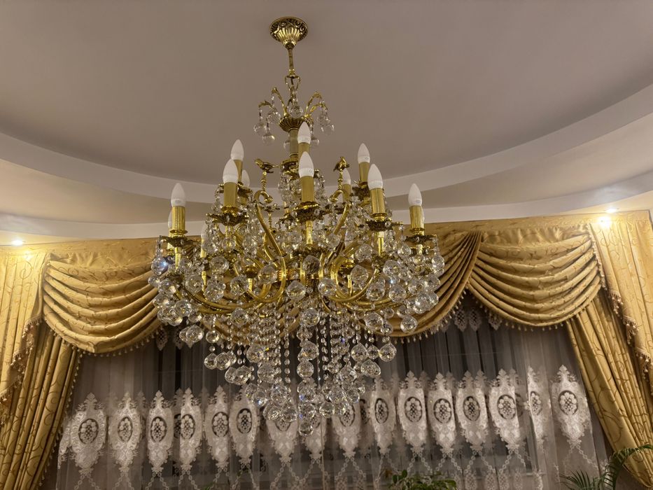 Lustre  diferite dimensiuni 10 bucăți + 6 aplicate pe perete