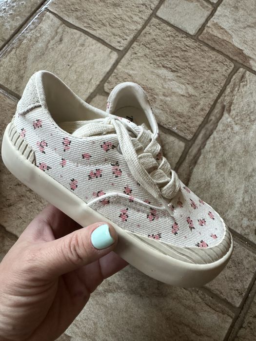 Обувки и дрехи на zara