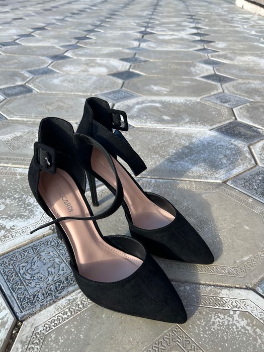 Продаются женские туфли