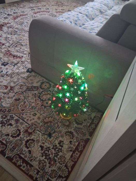 Продам елочку новогоднюю