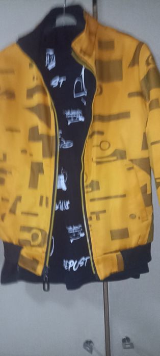 Куртка продается на подростка