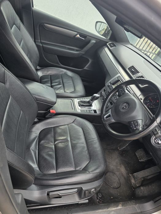 Dezmembrez Passat b7 2.0 tdi