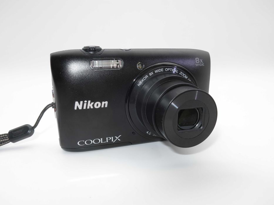 Nikon Coolpix S3600 ултра компактен цифров фотоапарат, дигиална камера в черен цвят 20 MP и 8х оптичен зум, като НОВА, комплект, работи перфектно