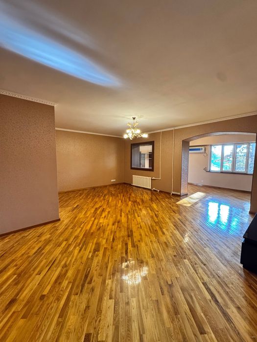 Продаётся КВАРТИРА 4/3/5 на 135м2 м. Космонавтов, ул Германа Лопатина