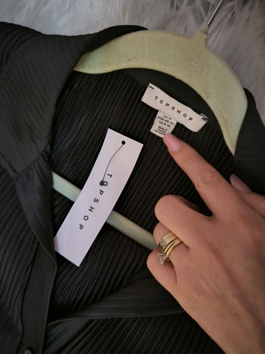 Rochie lunga superbă cu crăpătură pe picior, nouă