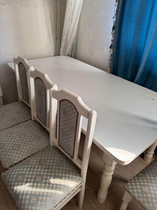 Стол со стульями