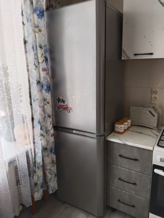 Холодильник INDESIT