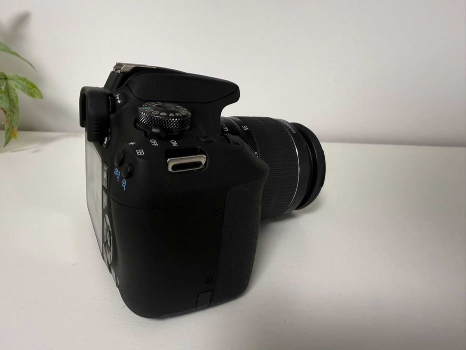 Canon EOS 2000D 24.1MP Kit cu Obiectiv EF-S 18-55mm IS II NOU!!