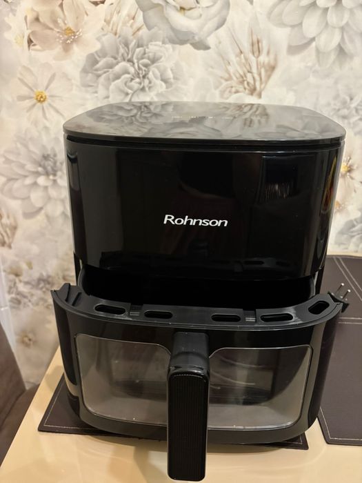 Friteuza cu aer cald/Air fryer