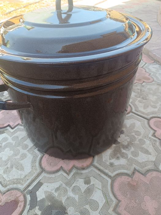 Кастрюля эмалированная