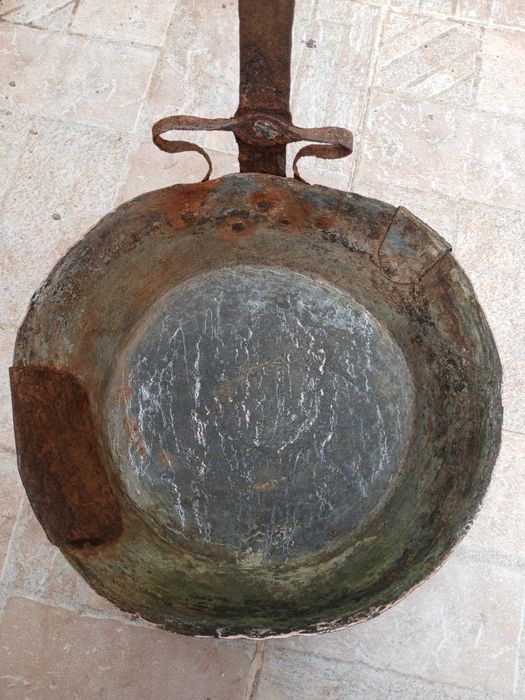 Стар меден тиган