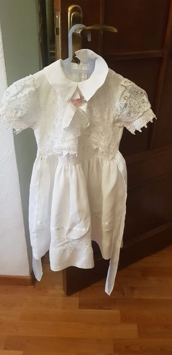 Продам нарядное платье на девочку 5-6 лет