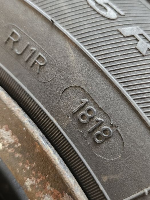 Jante de tablă Golf 4 15" cu anvelope de iarnă Debica 185/65/15