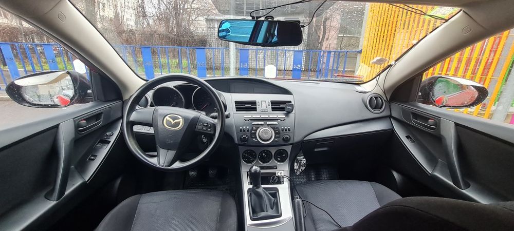 Mazda 3 berlina,1.6 benzina  93423 km