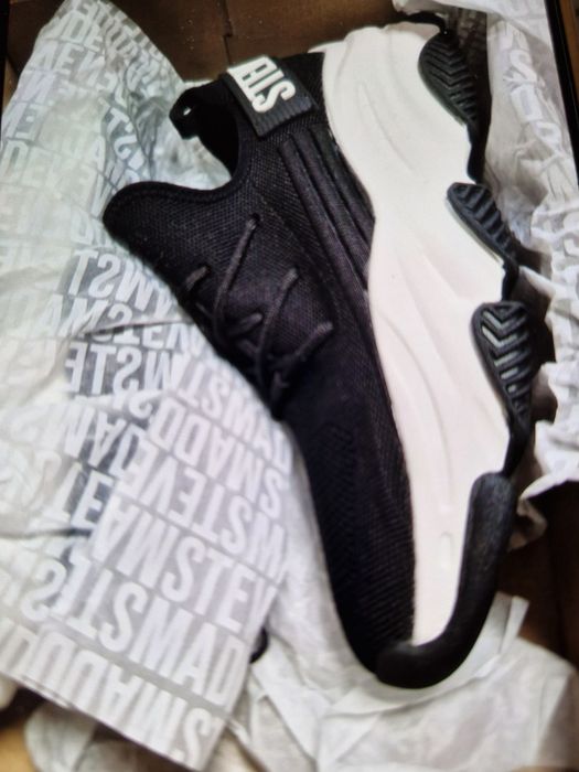 Adidadi dama Stan Smith si Steve Maden