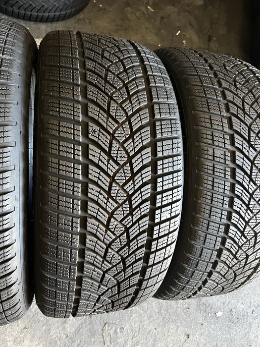 4 anvelope iarna 245/45/18 , 100 H , GoodYear , DOT 2025 , 7.4 mm !
