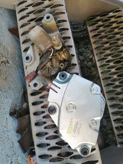 Моторче задна чистачка за Пежо-206(хечбек,преди фейслифта)