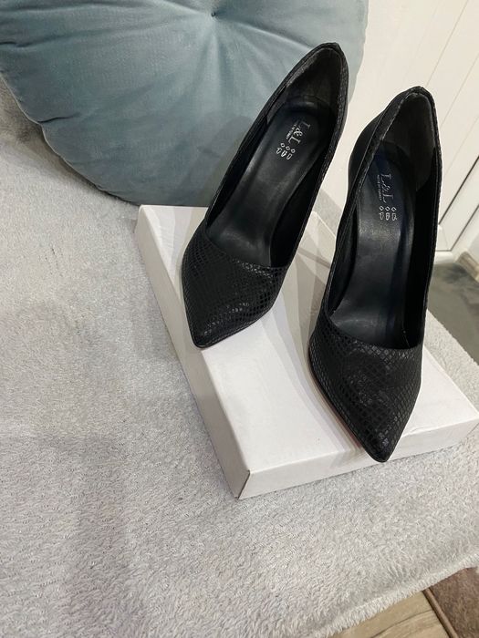 Дамски елегантни обувки на токче