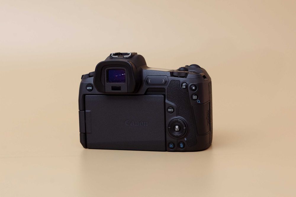 Продам  Canon EOS R