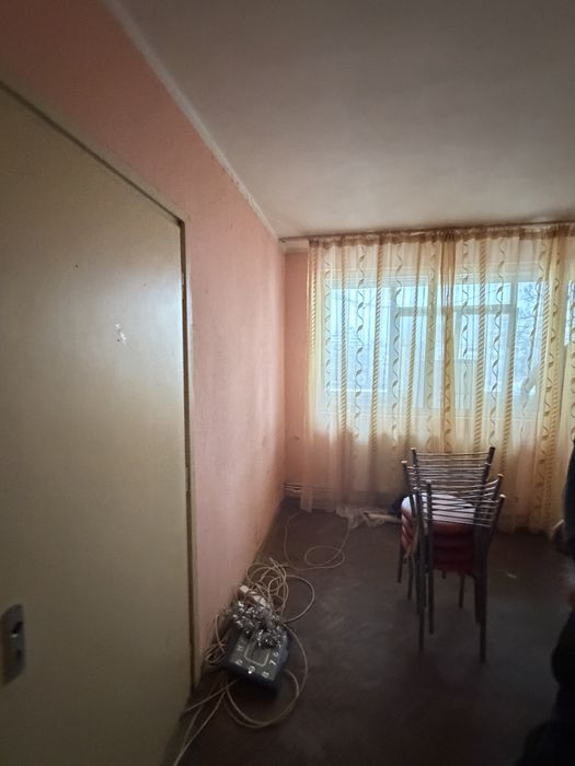 Apartament 2 camere, necesita renovare totala – lângă Liceul Pedagogic