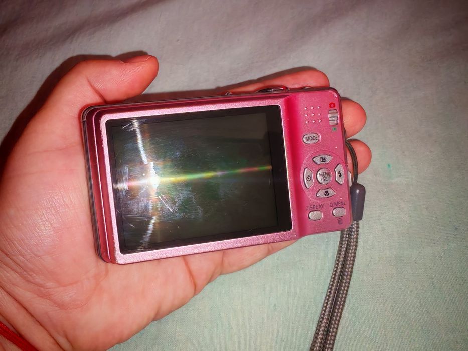 Фотоапарат Lumix малко розово бижу