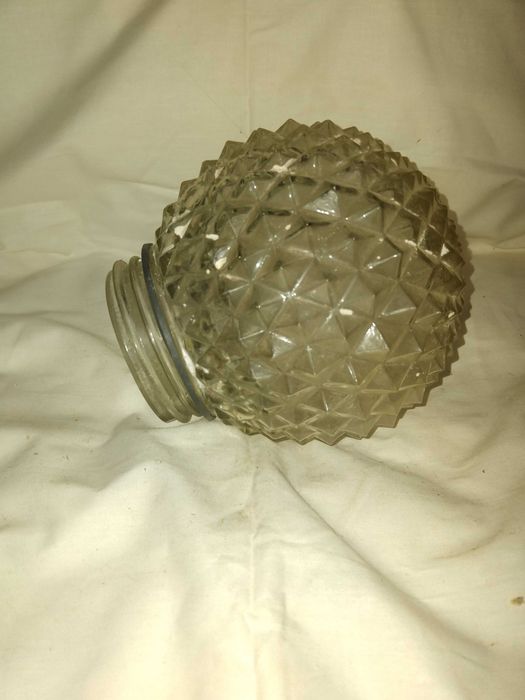 Продавам стъклени абажури за полилеи