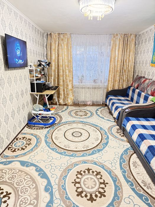 Продам 2х  комнатную квартиру в центре