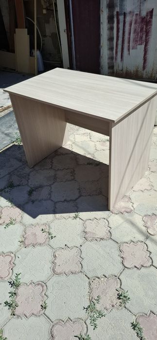 Стол офисный, бежевый