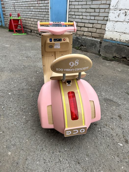 Детская машина (мопед)