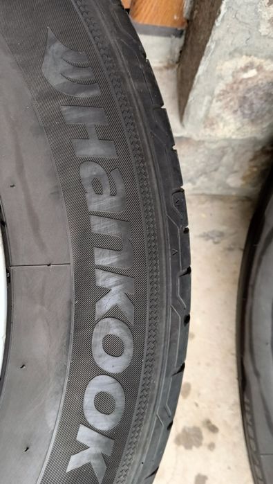 Vând 4 anvelope vara Hankook