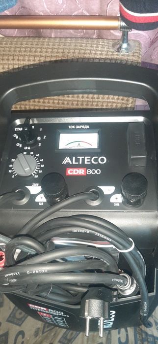 Пусковой зарядний авто