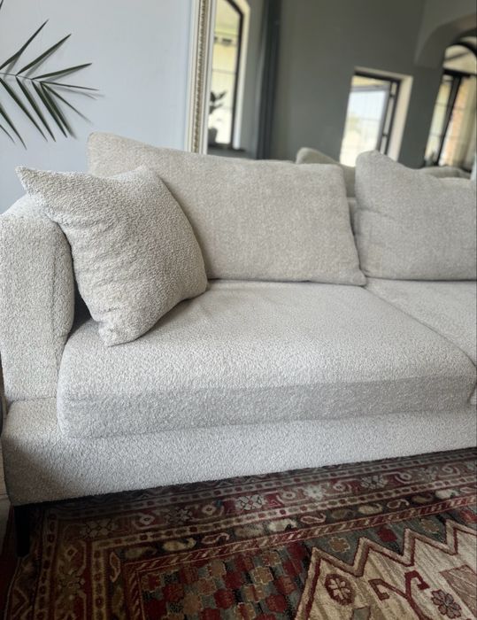 Продам диван в хорошем состоянии.