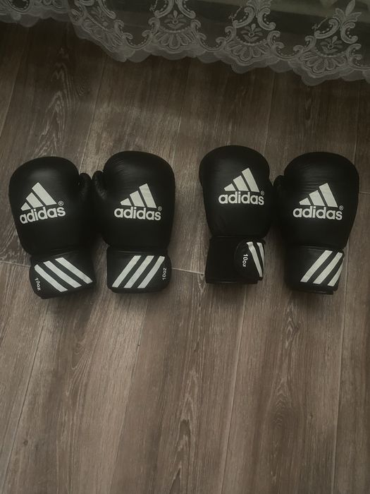 Боксерские перчатки Adidas черные