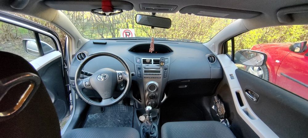 Vând Toyota Yaris