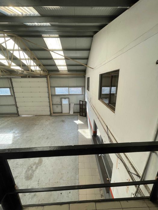 Spațiu de închiriat , 300 mp util, 150 mp birou, 6 eur /mp , acces tir .