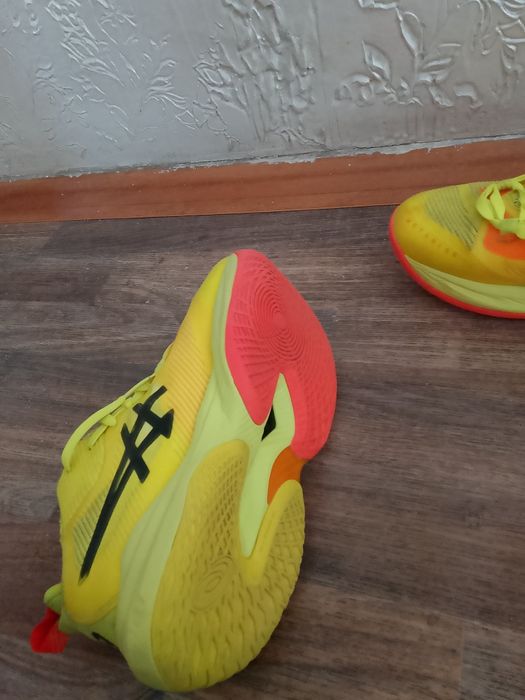 Кроссовки асиксы