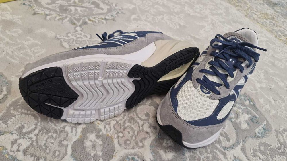 Кроссовки New Balance 990v6