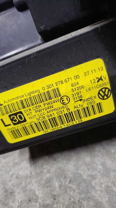 Far stanga / dreapta  Volkswagen CC, Fabr 2012-2016 - cod: 3C8941031B