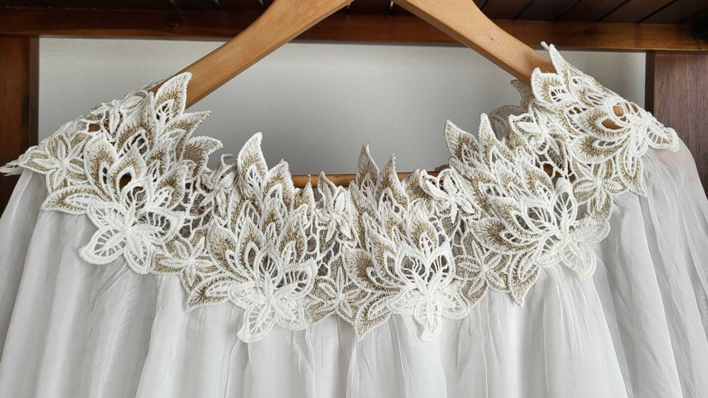 Ie brodata cu fir auriu, NOU, mar S