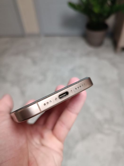 iPhone 16 Pro, desert titanium, 256GB