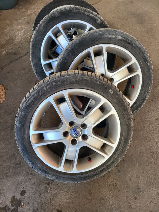 Продавам джанти  ляти 17 ц. ВОЛВО  V50