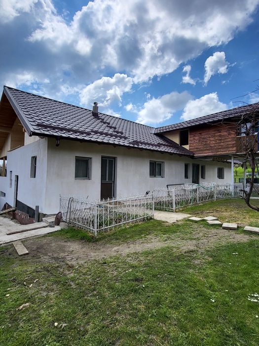 Firmă Autorizată – Acoperișuri, Dulgherie, Izolații și Montaj Burlane