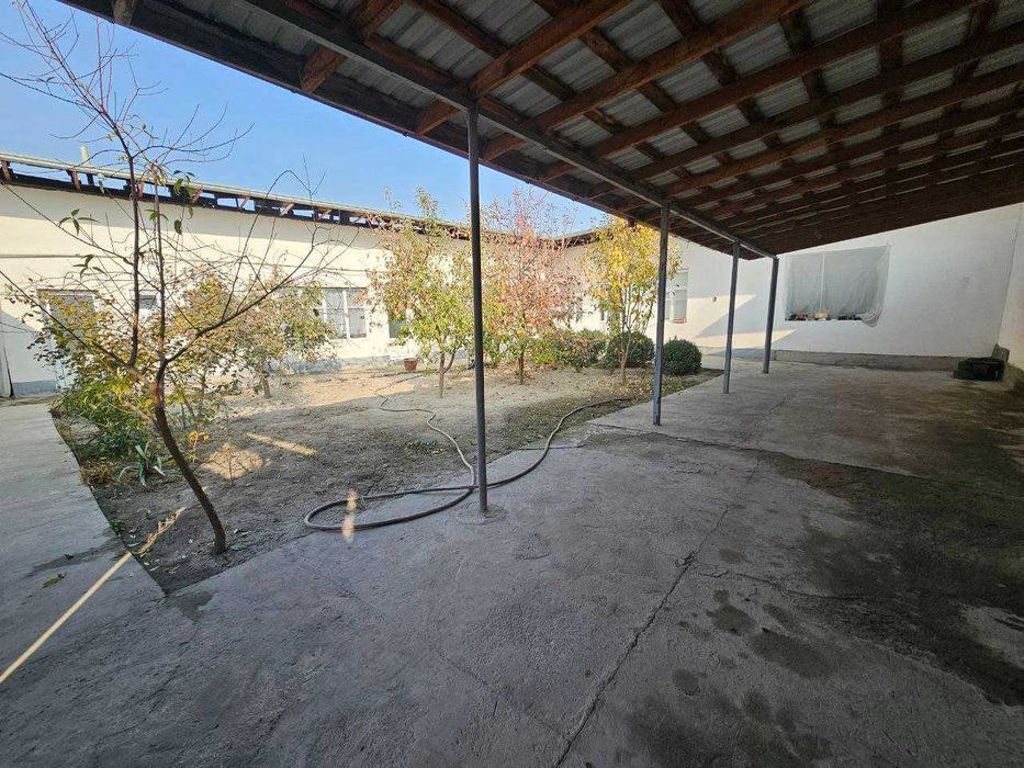 Sergeli ,Sputnik 16. 3,6 sotix maydondagi  6 xonali ajoyib uy sotaman.