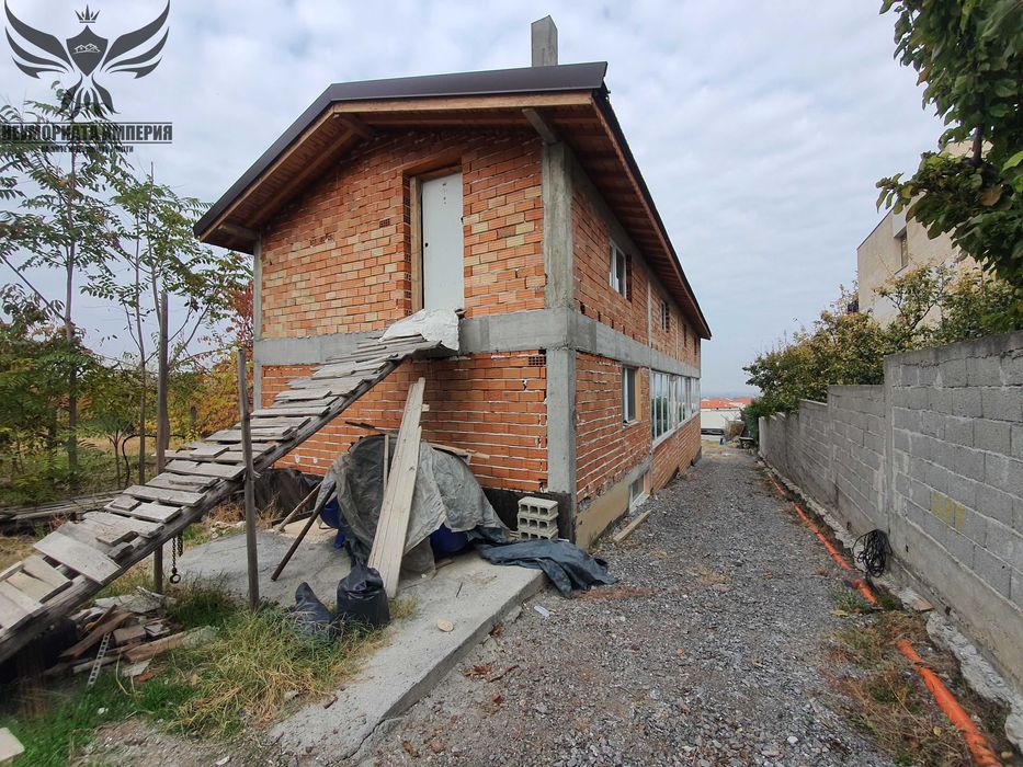 Под наем помещение склад 120кв и земя 1000кв в гр.Асеновград