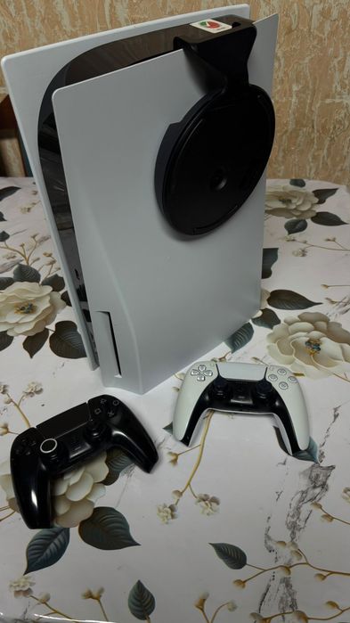 Продам Playstation 5 с дисководом