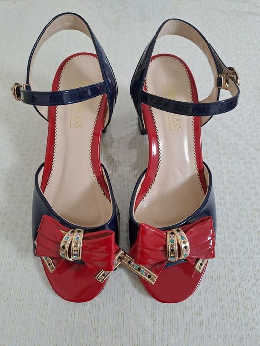 Продам женские босоножки