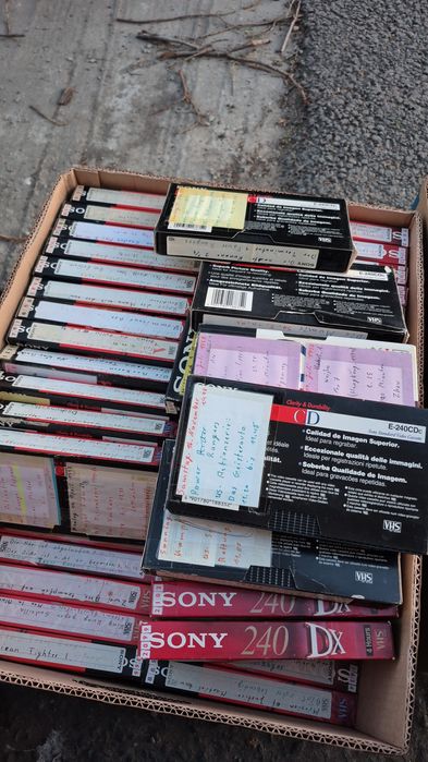 Vând 80 casete video VHS originale Sony de 240 min. colectie de filme