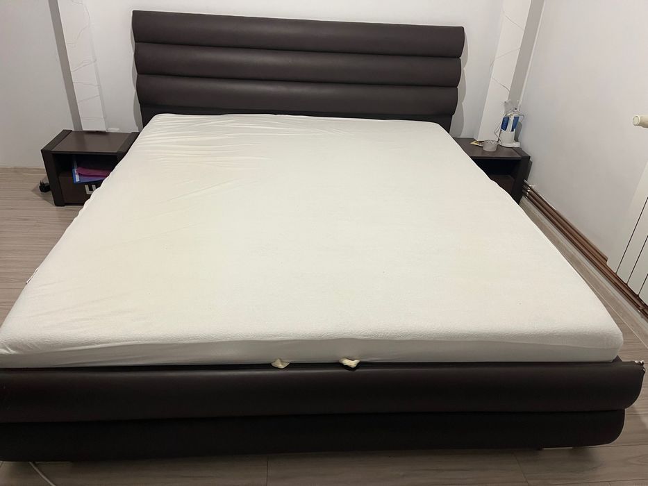 Pat matrimonial 200x180, saltea cu memorie și două noptiere