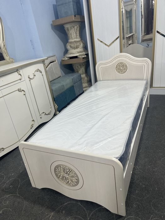 Крават 100% МДФ с матрасом